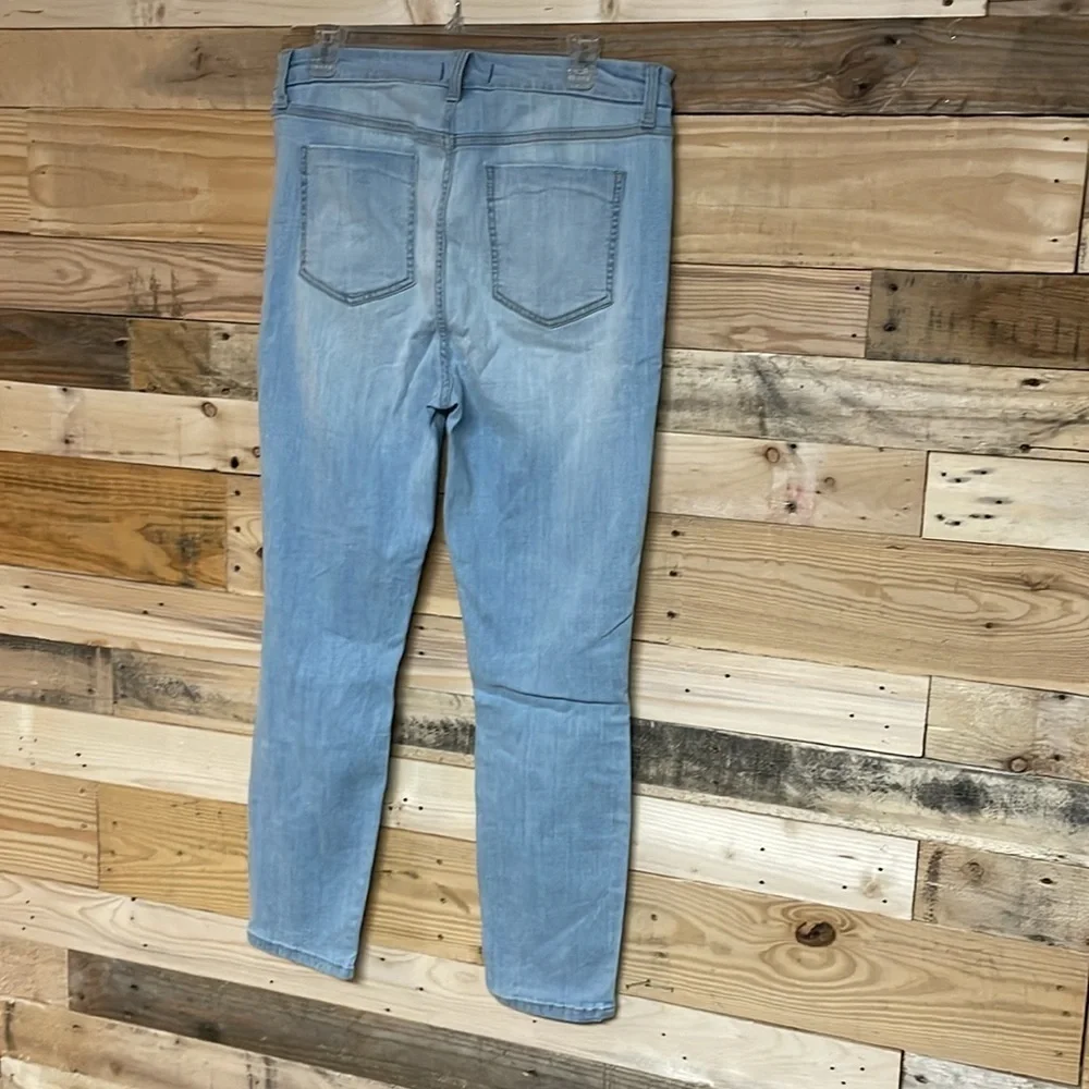 Studio Blue size 32 light wash super stretchy distressed straight leg jeans